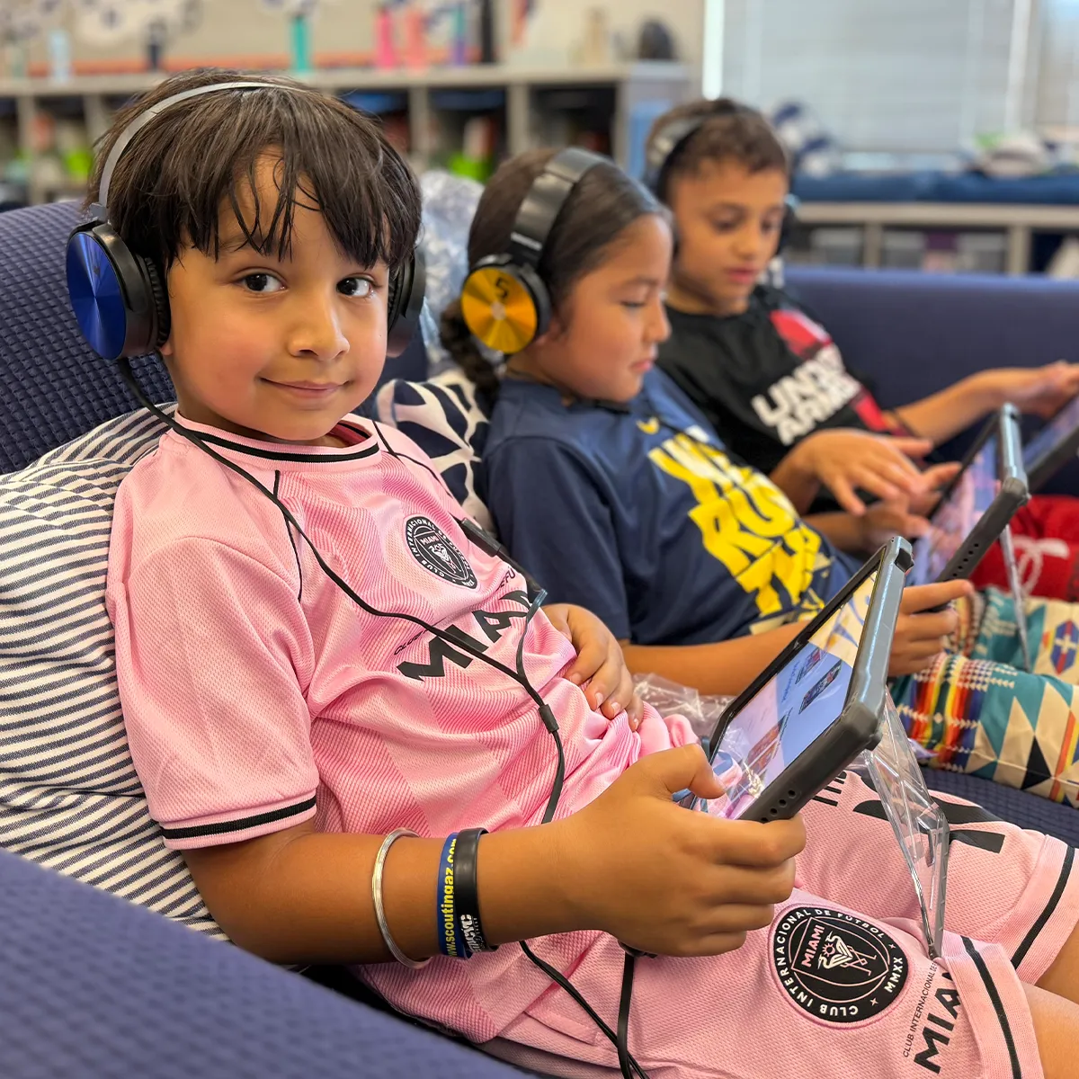 summit-elementary-individualized-learning Summit elementary students using digital learning tools during individualized classroom instruction.