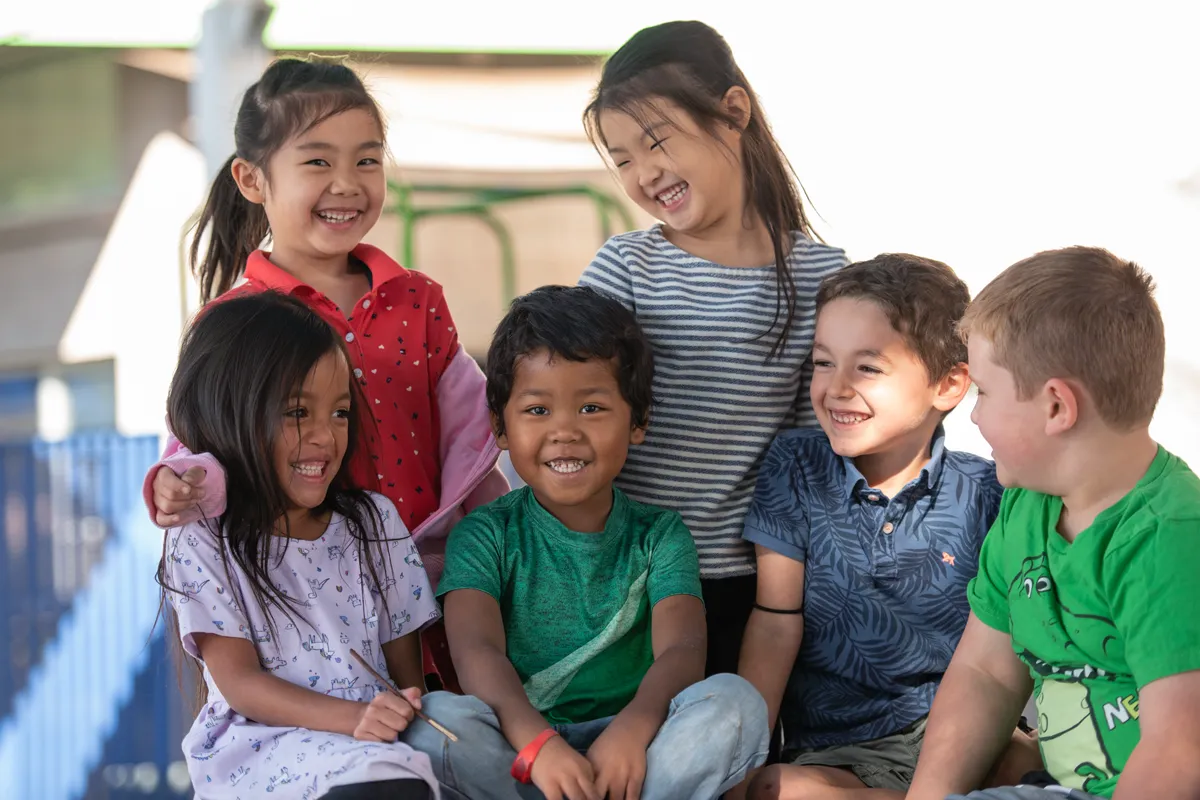 summit-school-ahwatukee-elementary-students Summit School elementary students smiling together on campus.
