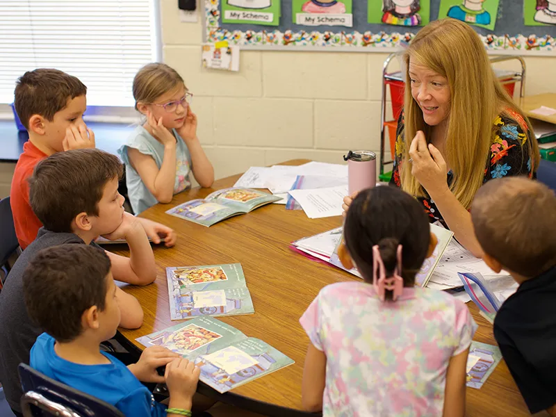 summit-school-ahwatukee-small-group-learning Summit School teacher working with students in a small-group classroom setting.