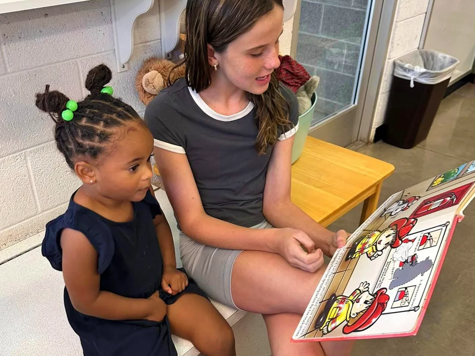 summit-school-big-buddies-reading-together Older Summit School student reading with a younger student through the Big Buddies program.
