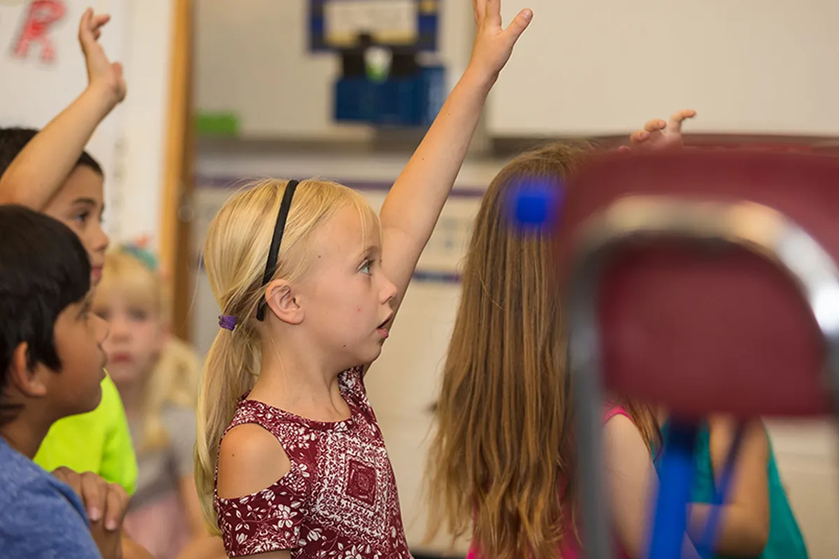 summit-elementary-spanish-language-learning Elementary students raising their hands and participating in a classroom discussion at Summit School.