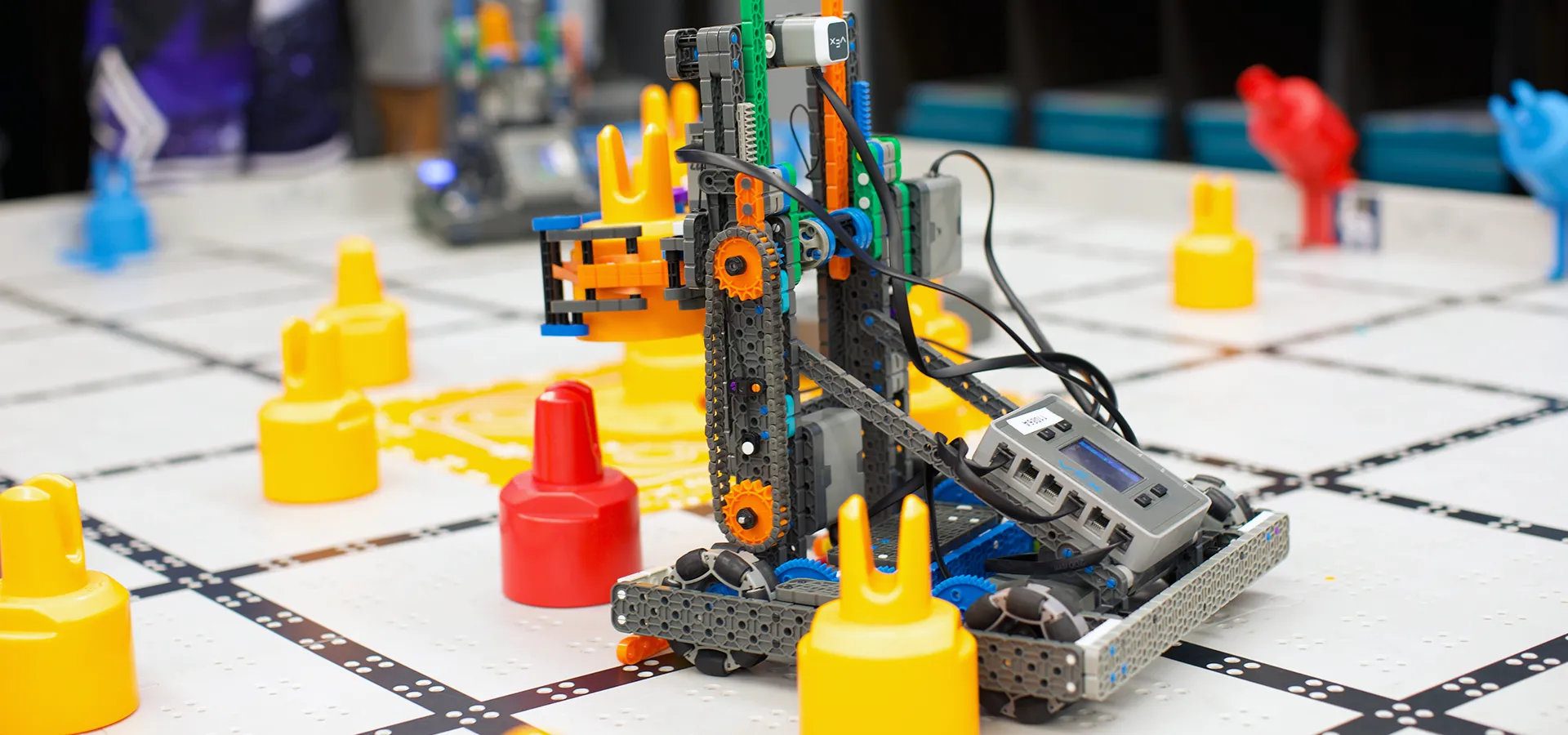 summit-middle-school-robotics-elective Robot navigating a course during a Summit Middle School robotics elective.