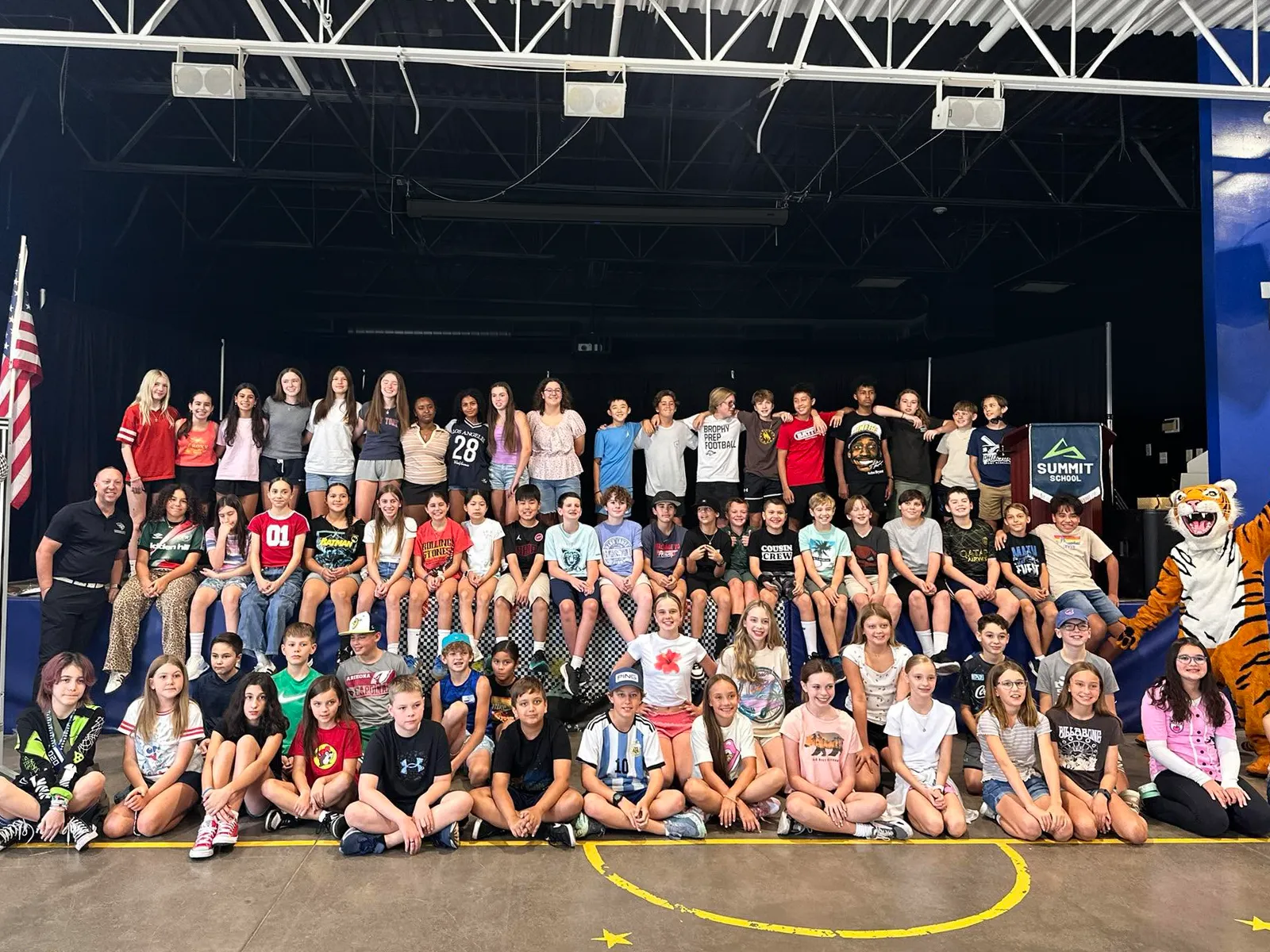 summit-school-academics-students-hero Summit School students gathered together on campus in Ahwatukee.