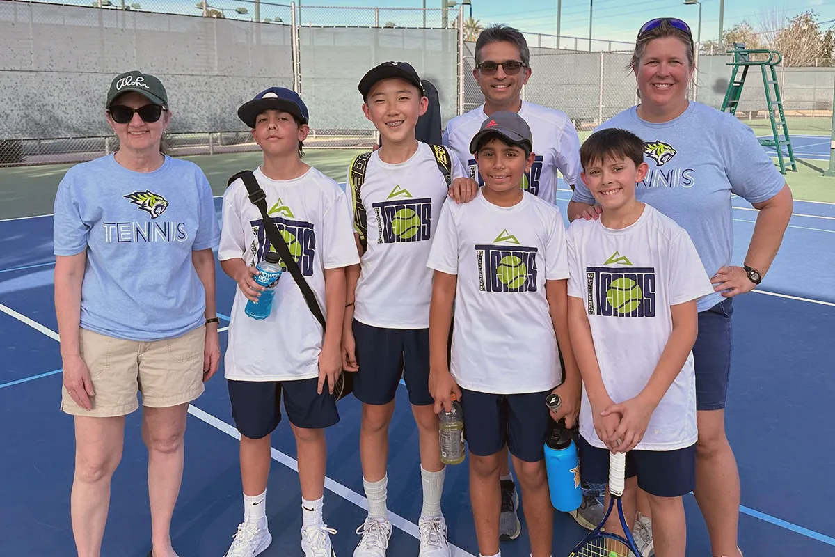 summit-school-boys-tennis-team Summit boys tennis players with their coaches on the tennis court.