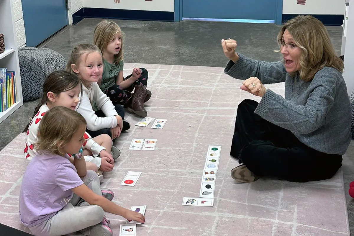 summit-school-preschool-language-learning Summit School preschool students participating in an interactive language lesson.